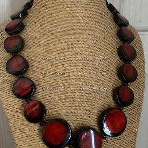 Collar de resina roja de alta calidad de clasificación superior Joyería de moda para mujeres de India Collar de resina hecho a mano de aspecto moderno - Product Image 2