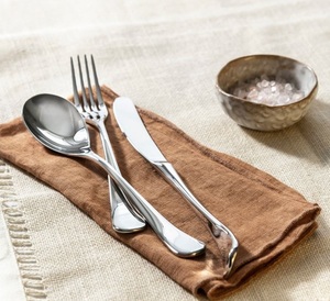 Ensemble de couverts en acier inoxydable durable avec manches ergonomiques en bois pour une prise en main confortable et une expérience culinaire haut de gamme - Product Image 2