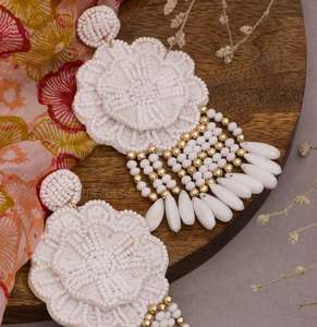 Boucles d'oreilles en tissu faites à la main, boucles d'oreilles multi-perles personnalisées, bijoux de fête pour femmes au meilleur prix, boucles d'oreilles à perles - Product Image 3