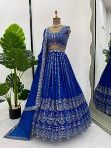 Présentation de fil de faux georgette de créateur lourd avec broderie de séquence Lehenga et Choli avec bordure en dentelle lourde Dupatta - Product Image 4