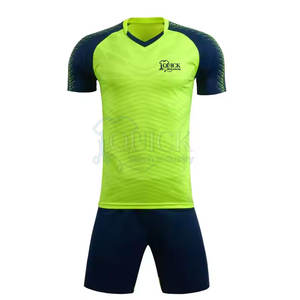 2025 personnalisé meilleure vente hommes adulte football uniforme conception propre votre équipe porter 100% polyester léger séchage rapide respirant - Product Image 1