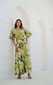 Conjunto de Dos Piezas Midi Floral Verde Lima, Top Corto y Pantalones Anchos, Atuendo de Verano, Vestido de Vacaciones, Estampado Botánico, Conjunto a la Moda - Product Image 6