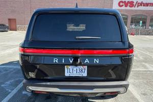 RIVIAN R1S ADVENTURE EDITION 2023 USADO (LHD/RHD) - Product Image 3