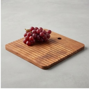Planche à découper rectangulaire en bois d'acacia faite à la main avec surface antidérapante - Product Image 3