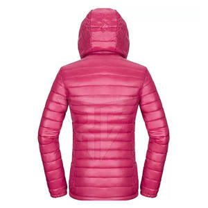 Veste matelassée imperméable et respirante à capuche pour femme, en nylon/polyester tricoté avec rembourrage en polyester, fabriquée en usine - Product Image 4