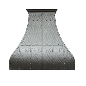 Hotte de cheminée murale artisanale en cuivre massif, style architectural traditionnel, pour cuisine de ferme et de campagne française - Product Image 2