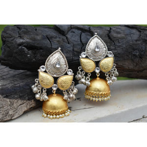 Aretes de aro grandes tipo jhumka, hechos a mano, con diseño tradicional, hermoso y moderno, de latón bicolor con piedras, para niñas y mujeres. - Product Image 5