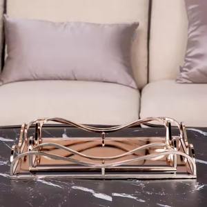 Bandeja de Servicio de Lujo de Diseño Curvo de Metal Hecha a Mano Moderna y Ecológica de Primera Calidad, Apta para Lavavajillas, para Baño, Tocador y Hogar - Product Image 4