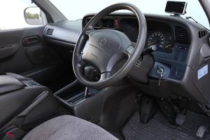 Toyota Hiace Super Custom 1998, Extremadamente Limpia, Versión Japonesa, Motor Turbodiésel, Lista para Entrega - Product Image 4