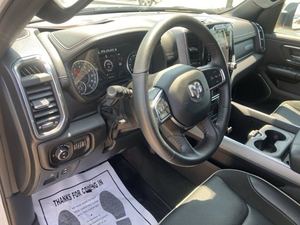 Usado 2024 1500 Laramie Crew Cab 4WD - Product Image 3