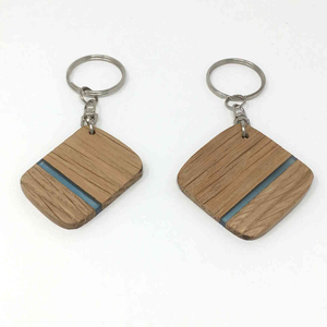 Porte-clés en bois et résine époxy personnalisé avec motif floral, porte-clés en bois et résine époxy faits à la main, prix de gros, porte-clés unique - Product Image 5