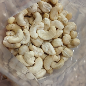 ลดกระหน่ำ! Kaju badam santigo เม็ดมะม่วงหิมพานต์แบบแห้งถั่วเม็ดมะม่วงหิมพานต์ W180 W240 W320 MOQ ต่ำ - Product Image 1