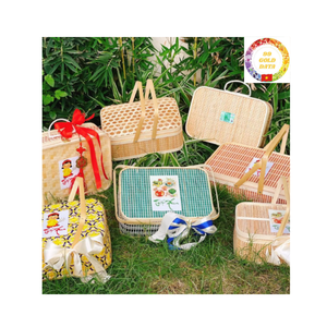 Cesta de almacenamiento de bambú hecha a mano ecológica con diseño hueco perfecto para embalaje de regalos de vacaciones - Product Image 1