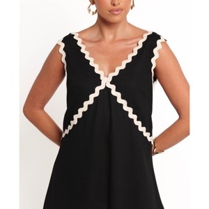 Robes pour femmes élégantes, conçues pour le confort et le style, avec une sensation légère et un aspect intemporel pour une utilisation régulière - Product Image 5