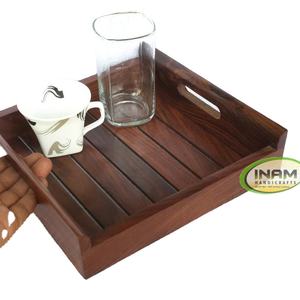 Plateau de service en bois de conception beau et design, service carré en bois pour le petit déjeuner, le thé, le café dans le lit - Product Image 1