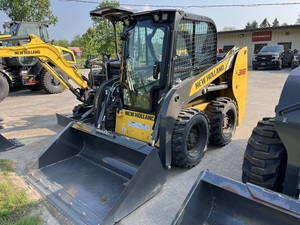 Absolutely Free of Issues NEW HOLLANDS C232 Skid Steer with EROPS New Tracks and General Purpose Bucket Ready to Ship For Sale - Product Image 4