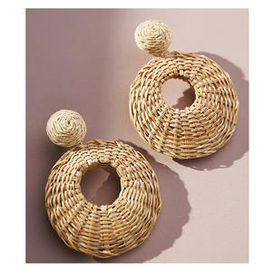 Nouvellement 2025 boucles d'oreilles en rotin faites à la main élégant léger tissé larme balance avec des goujons en bois idéal pour l'herbe de mer décontractée - Product Image 2