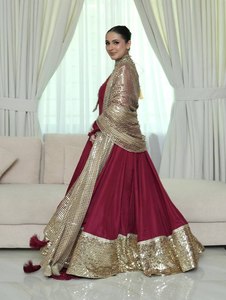 Robe Anarkali de soirée de mariage de créateur en faux géorgette avec broderie de sequins et dupatta en tulle doux brodé de sequins - Product Image 2
