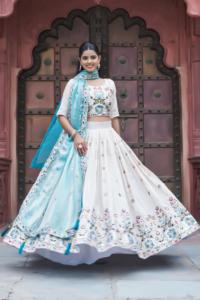 Elegante Lehenga Choli de Festival, Seda de Tejido Puro con Bordado Pesado, Lentejuelas y Trabajo de Hilo para Bodas y Eventos de Recepción - Product Image 2