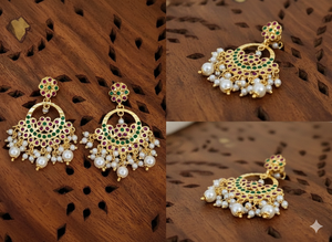 Boucles d'oreilles Kundal dorées à la mode légères avec Motti coloré pour filles et adolescents Bijoux de fête disponibles au meilleur prix - Product Image 5