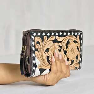 Pochette en cuir véritable premium à motif damier et gravures, avec dragonne, motif floral, fermeture éclair et porte-cartes multiples pour femme - Product Image 6