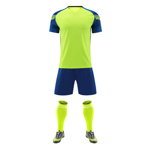 Fournisseur d'uniformes de football personnalisés, ensemble maillot et short de performance, léger, respirant, séchage rapide, pour clubs, écoles, gros volumes - Product Image 2