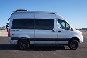 Sprinter 2500 Thor Sanctuary 4x4 2022 ~2 500 milles, conversion en camping-car, moteur V6 turbodiesel, 4 roues motrices - Product Image 2