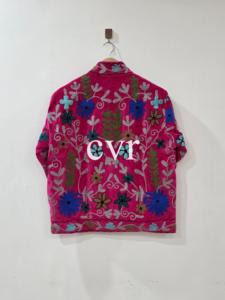 Manteau de luxe pour femme en velours Suzani fait main, brodé à la main, éco-responsable, style bohème d'hiver, vêtement d'extérieur ouzbek, idéal pour les fêtes - Product Image 4