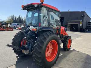 Tractor MFWD M4N-071HDC12 2022 - Diseño Compacto, Alta Potencia, Máxima Eficiencia - Product Image 3