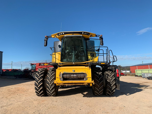 Componentes Principales de la Cosechadora Tipo Tractor de Arrastre N Holland CR9.90 4WD: Bomba, Motor, Caja de Cambios, Motor FPT de Alta Potencia 449hp - Product Image 3