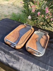 Plateau de service de luxe en bois d'acacia et résine avec poignées durables, idéal pour le café, les collations, les boissons, la cuisine, la salle à manger et le bureau - Product Image 3