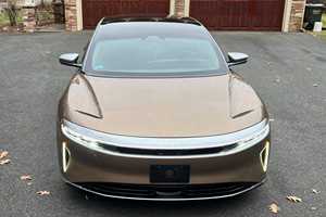 L-ucid Air Dream Edition Performance d'occasion de 2022, environ 4400 miles, 1111 chevaux, double moteur, transmission intégrale, non modifiée - Product Image 3