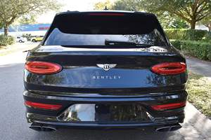 Bentayga 2021, modèle First Edition, très bien équipé, moteur V8 biturbo - Product Image 5