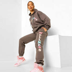 Ensemble de jogging d'hiver pour femmes tenue deux pièces avec sweat à capuche imprimé matériau polaire doux pour un usage quotidien décontracté ou des activités de plein air - Product Image 1