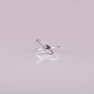 Anillo de compromiso de plata esterlina con diamantes cultivados en laboratorio de corte de pera Piedras de acento de estilo clásico Anillo de diamantes cultivados en laboratorio - Product Image 1