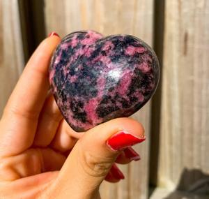 Vente en gros de pierre naturelle en forme de cœur en rhodonite pour la décoration - Product Image 2