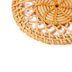 Sophistication économique: Lot de 5 sous-verres ronds en rotin faits à la main au Vietnam avec un design luxueux à bas prix - Product Image 5