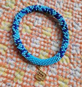 Bracelet artisanal en perles de verre multicolores élastiques, bijoux de mode en gros pour la distribution OEM et l'exportation - Product Image 3