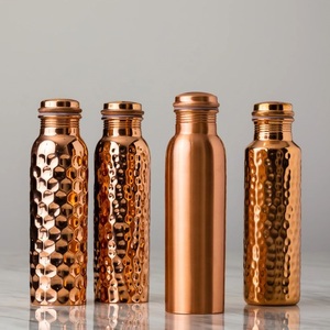 Bouteille d'eau en cuivre artisanale au design unique et élégant, bouteille d'eau en cuivre de haute qualité pour la maison et les voyages - Product Image 4