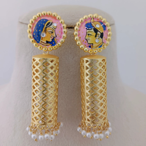Conjunto de pendientes Raga Royal Jali, esmalte de aleación en tono dorado, perlas de imitación pintadas a mano en latón pesado, producto a granel, diseño personalizado - Product Image 2