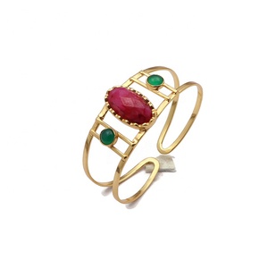 Beau bracelet onyx vert rubis teint bijoux bracelet ovale plaqué or bracelet rond minuscule onyx bijoux de bracelet de pierres précieuses - Product Image 1