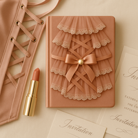 LABON Carnet A5 en tissu rose avec nœud perlé et volants superposés pour cadeau élégant.