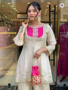 Vêtements occasionnels attrayants en soie romaine avec séquence de codage brodée Kurti et pantalon Achats en ligne au tarif de gros - Product Image 2