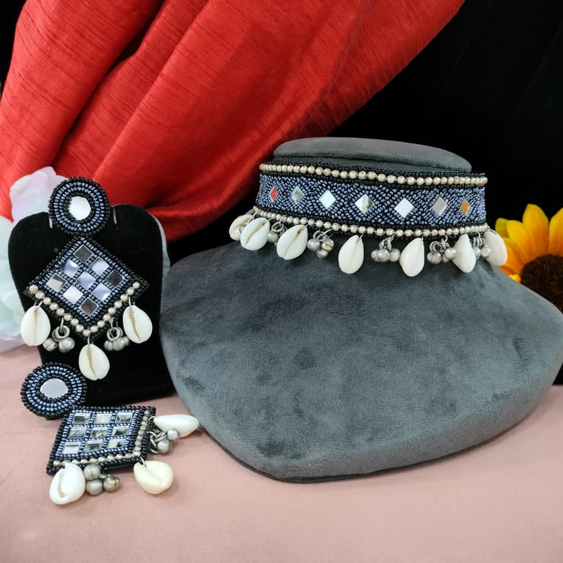 สีกรมท่า