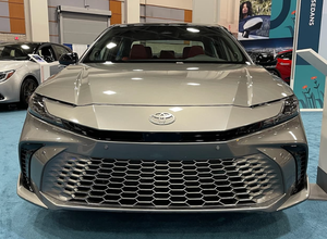 Toyota Camry (Hybride) XSE SEDAN CAR NEUVE D'OCCASION - Product Image 2