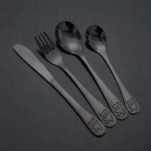 Juego de Cubiertos Infantiles Multicolores con Acabados Variados, Perfecto para Cenas en Casa, Fiestas de Cumpleaños y Divertidas Decoraciones de Mesa, Hecho a Mano en India - Product Image 2