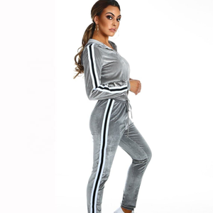 Survêtement en velours de grande taille pour femmes élégantes, haut court à demi-manches à la mode avec bas fuselés pour une mode quotidienne élégante - Product Image 3
