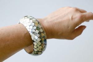 Bracelet jonc en résine fait main Bijoux uniques en résine Bracelet en résine personnalisé Bracelet en résine Design artistique Fabriqué en Inde - Product Image 6