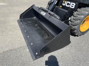 2025 JCB 215 Skid Steer Puissance compacte avec polyvalence maximale - Product Image 3