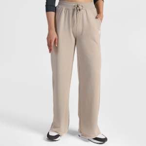 Pantalon de sport taille haute Comfort Max respirant en molleton beige à jambe large pour l'automne - Product Image 1